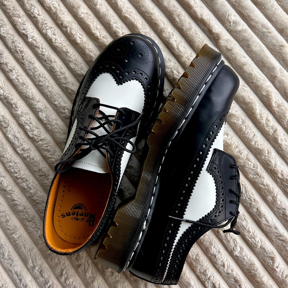 Dr. Martens Shoes - Dr. Martens 3989 Bex Smooth Leather Brogue Shoes